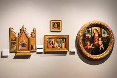 4 HAZİRAN 2018, MİLAN, İTALYA: Poldi Pezzoli Müzesi, Milano asilzadelerinin koleksiyonlarından lüks sergisi.