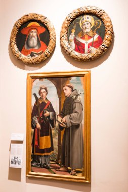 4 HAZİRAN 2018, MİLAN, İTALYA: Poldi Pezzoli Müzesi, Milano asilzadelerinin koleksiyonlarından lüks sergisi.