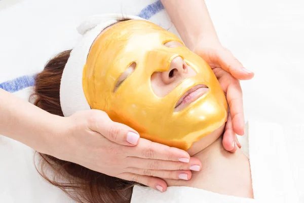 Procedura Damska Maska Kosmetyczna Chistak Twarzy Salonie Piękności — Zdjęcie stockowe