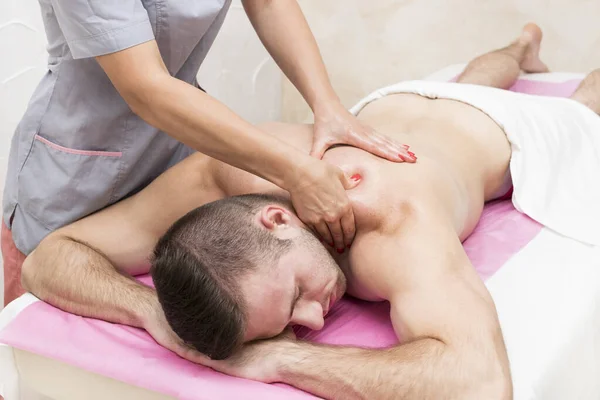 Sport Wellness Massage Ges Till Man Idrottsman Med Massage Salong — Stockfoto