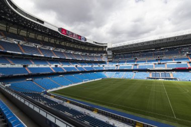 MADRID, İspanya - 25 Mart 2018: Real Madrid Futbol Kulübü Kraliyet Stadyumu Tribünleri