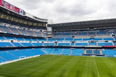 MADRID, İspanya - 25 Mart 2018: Real Madrid Futbol Kulübü Kraliyet Stadyumu Tribünleri