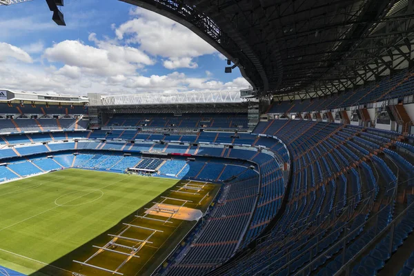MADRID, İspanya - 25 Mart 2018: Real Madrid Futbol Kulübü Kraliyet Stadyumu Tribünleri