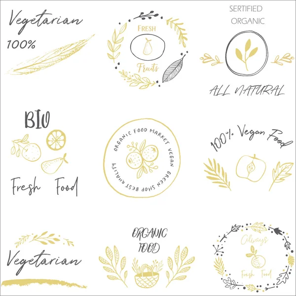 Colección de etiquetas y elementos elaborados a mano para alimentos y bebidas ecológicos . — Archivo Imágenes Vectoriales