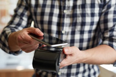 Adam cep telefonu ile ödeme