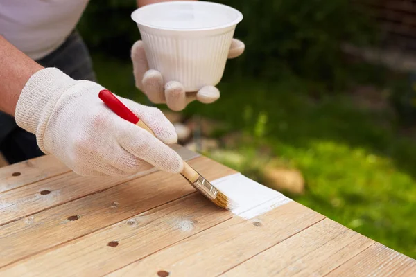 Close up paintbrush in male hand — Stock Photo, Image