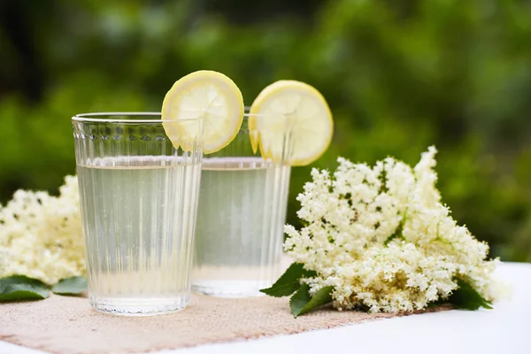 Mürver limonata iki bardak