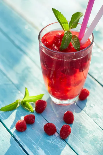 Bardak limonata ile Ahududu 