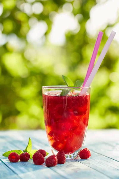 Bardak limonata ile Ahududu