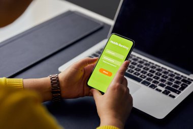 Kadın bankacılık için cep telefonuyla ilgili bulguları