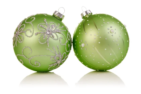 Duas Bolas Natal Verde Fundo Branco Baubles Xmas — Fotografia de Stock