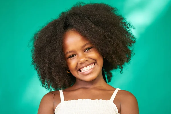 Afro-americana menina sorrindo — Fotografia de Stock