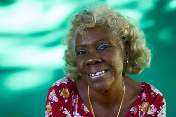 Real People Portrait Drôle Femme âgée Hispanique Dame Rire — Photo