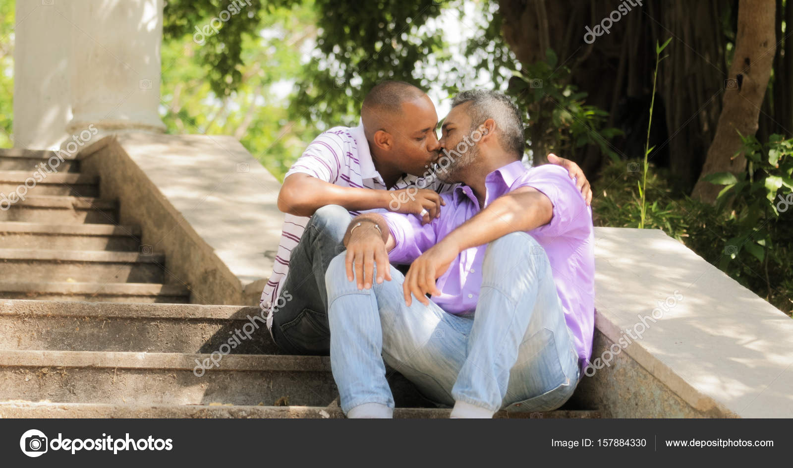 Pics Of Gay People Kissing 81