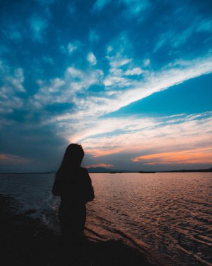 La Lagunda de Zumpango, es una de las lagunas que componia un sistema de lagos loccalizados al noreste del Valle de Mexico. Este lugar nos regala preciosos atardeceres llenos de calma y muchas tonalidades. Bir Contra luz las siluetas oğlu Güzeller.