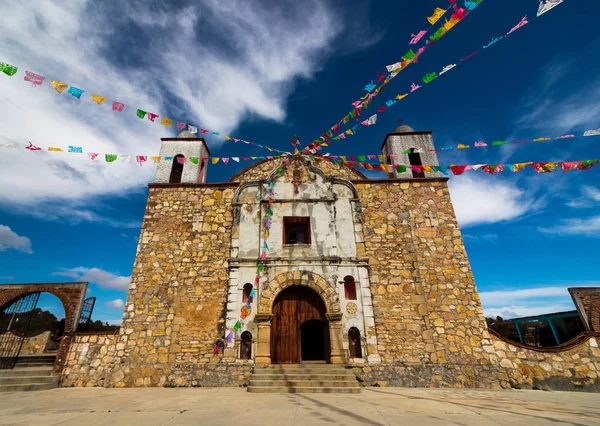 İglesia de San Juan Tamazola. Çeviri: nazo82 Shagrathian İyi Seyirler... İyi Seyirler... İyi Seyirler....