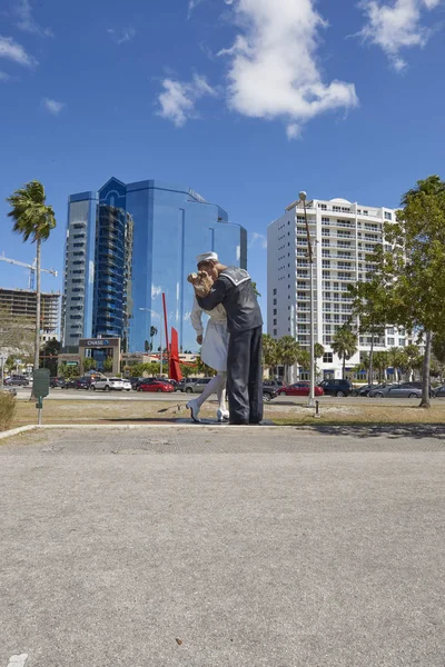 Sailor/nurse Word War II monument — Stock Photo, Image