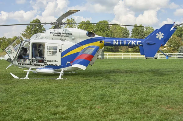 Helicóptero médico em exibição — Fotografia de Stock