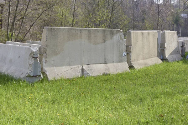 Beton bariyerler