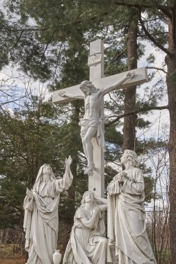 Mezarlıkta tüzük olarak dini rakamlar