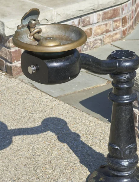 Black Brass Water Fountain Community Park — Stock Photo, Image