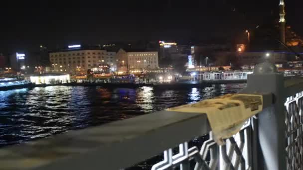 伊斯坦布尔.加拉塔桥。晚上.2017年10月17日. — 图库视频影像
