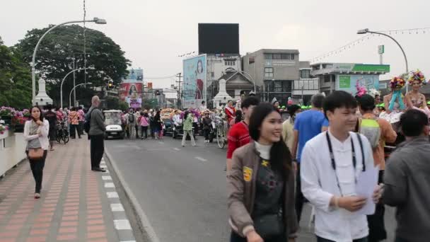 Chiang Mai Wakacje Kwiaty Kwiaty Orchidei Kolorowe Ludzie Dzieci Taniec — Wideo stockowe