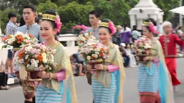 Chiang Mai Wakacje Kwiaty Kwiaty Orchidei Kolorowe Ludzie Dzieci Taniec — Wideo stockowe