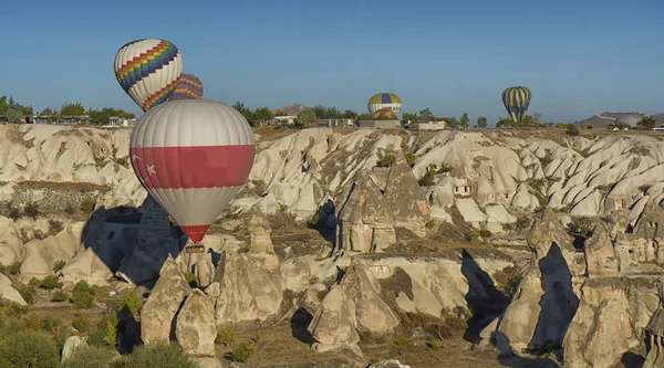 Cappadocia, Turkey: Hot-Air Balloon Ride — Stock Photo, Image