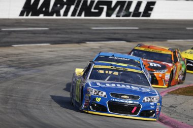  Jimmie Johnson (48) savaşlar pozisyon için 