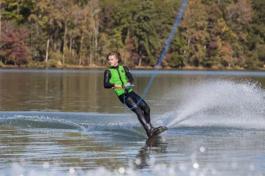 Genç Wakeboarder hileci performans