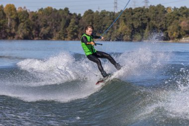 Genç Wakeboarder hileci performans
