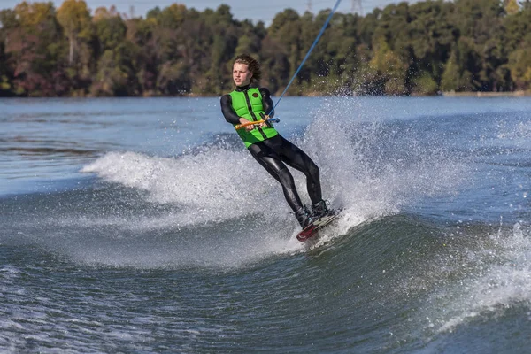 Genç Wakeboarder hileci performans