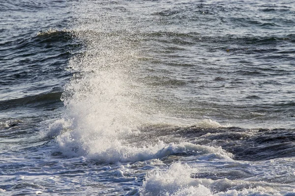 Onde sulla costa californiana — Foto Stock