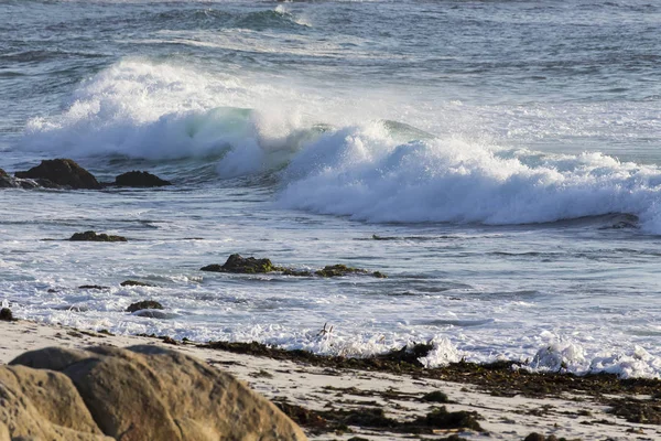 Ondas na costa da Califórnia — Fotografia de Stock
