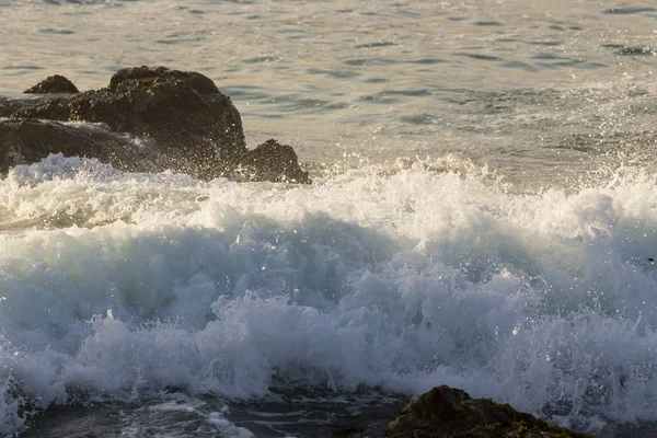 Onde sulla costa californiana — Foto Stock