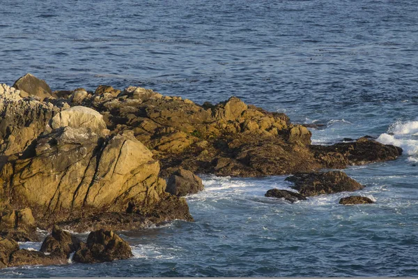 Onde sulla costa californiana — Foto Stock