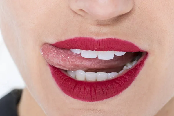 Primer plano de los labios de una mujer — Foto de Stock