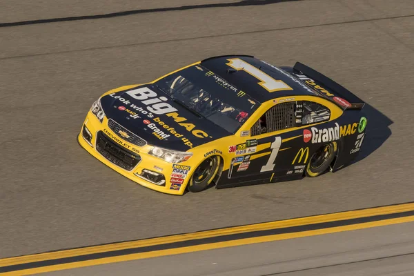 NASCAR: Feb 17 Choque anticipado de piezas de automóviles en Daytona —  Fotos de Stock