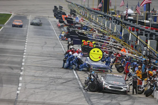 NASCAR: 05 de marzo pliegues de honor QuikTrip 500 —  Fotos de Stock