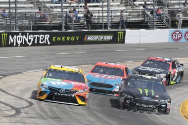 NASCAR: Nisan 02 Stp 500