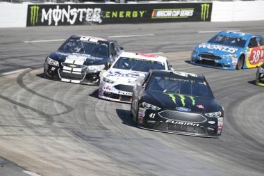 NASCAR: Nisan 02 Stp 500
