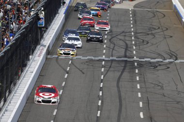 NASCAR: Nisan 02 Stp 500