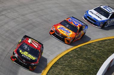 NASCAR: Nisan 02 Stp 500