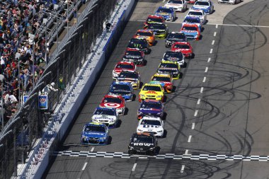 NASCAR: Nisan 02 Stp 500