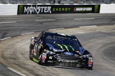 NASCAR: Nisan 02 Stp 500