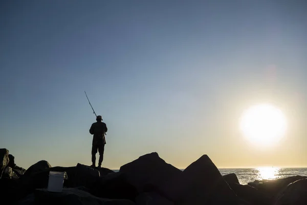 Pesca de pescadores en el océano —  Fotos de Stock