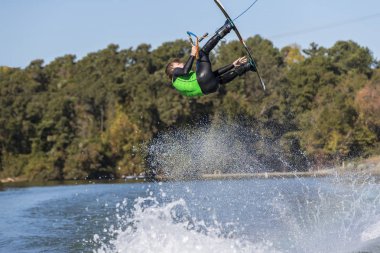 Genç Wakeboarder hileci performans