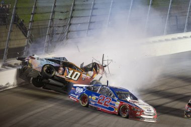 NASCAR: 13 Mayıs 400 bovlinge