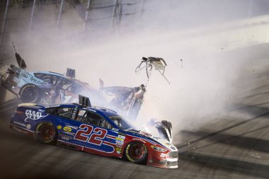 NASCAR: 13 Mayıs 400 bovlinge